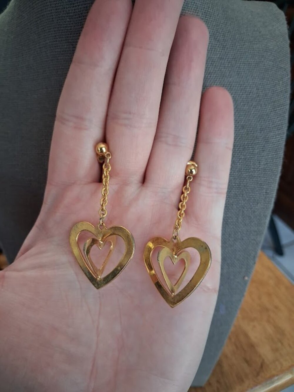 Vintage 1992 Avon Fun Heart dangle earrings